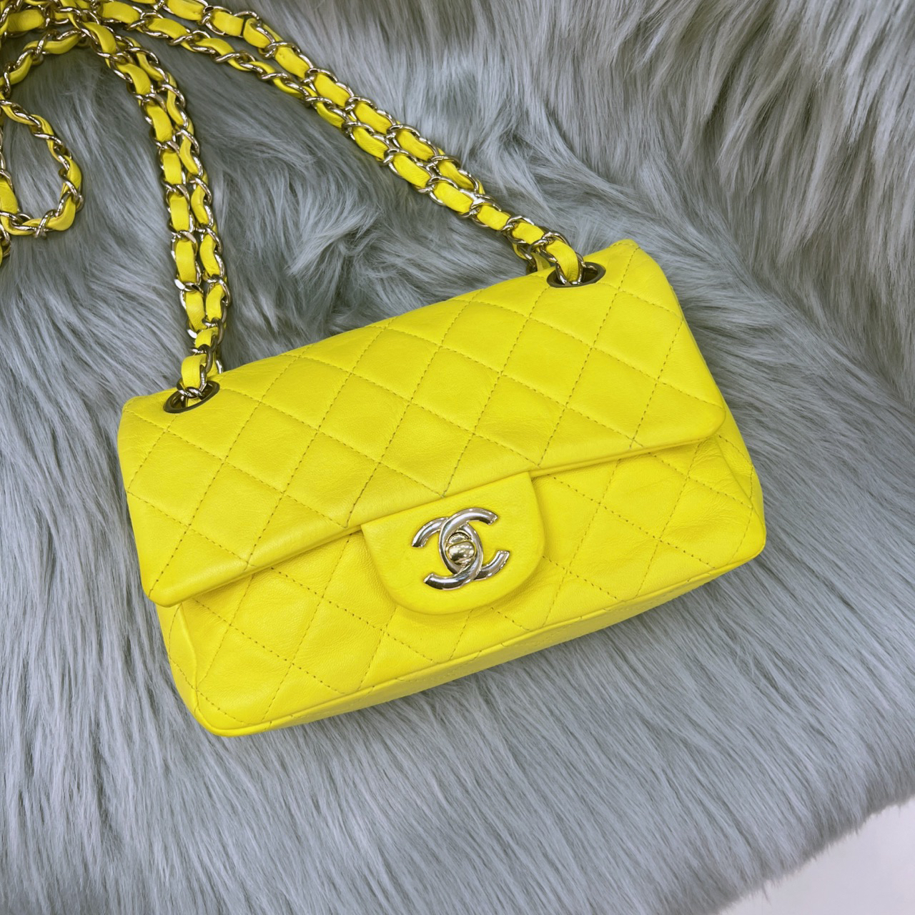 95新 Chanel/香奈儿 黄色 mini cf 15开 尺寸：17X10.5X5cm 无附件