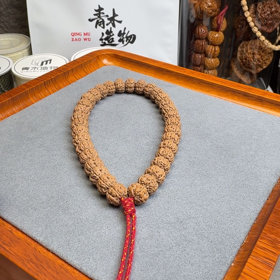 金刚菩提吊坠老树王手持