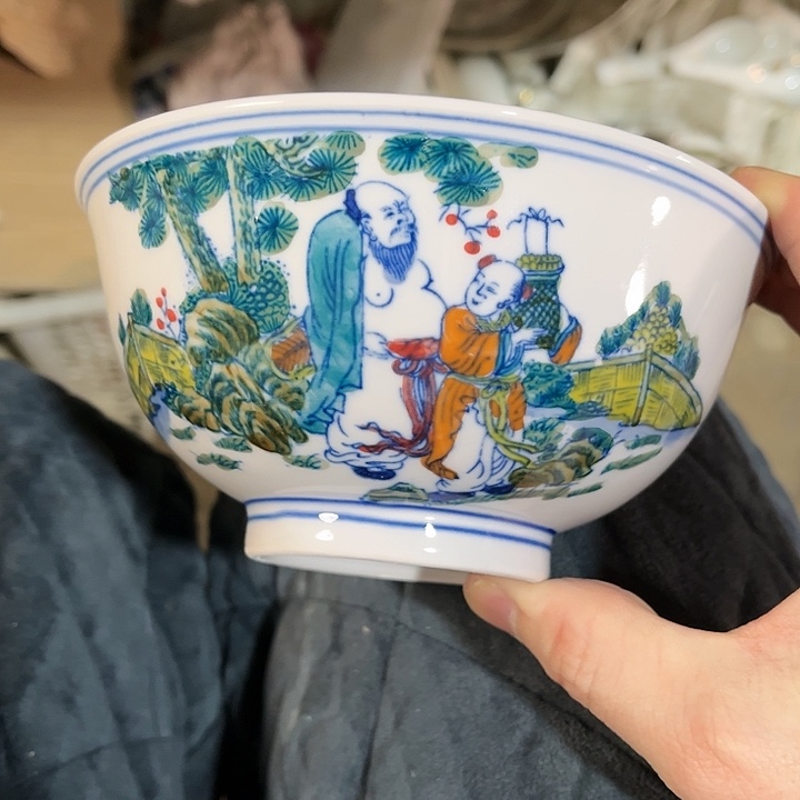 瓷片/////直径15厘米。红。