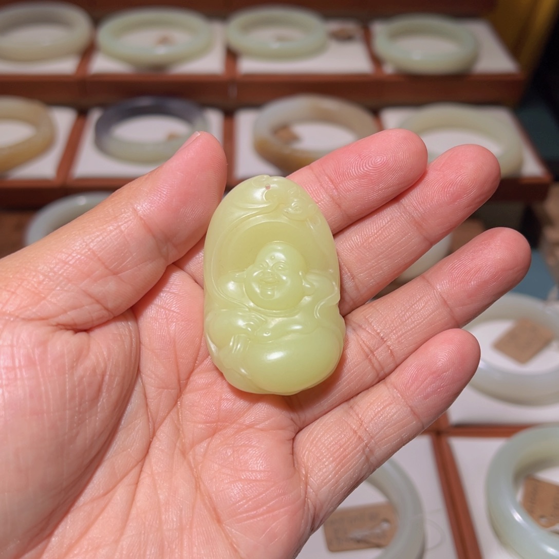和田玉（黄玉）颈饰未镶嵌鸡油黄无包容佛公挂件