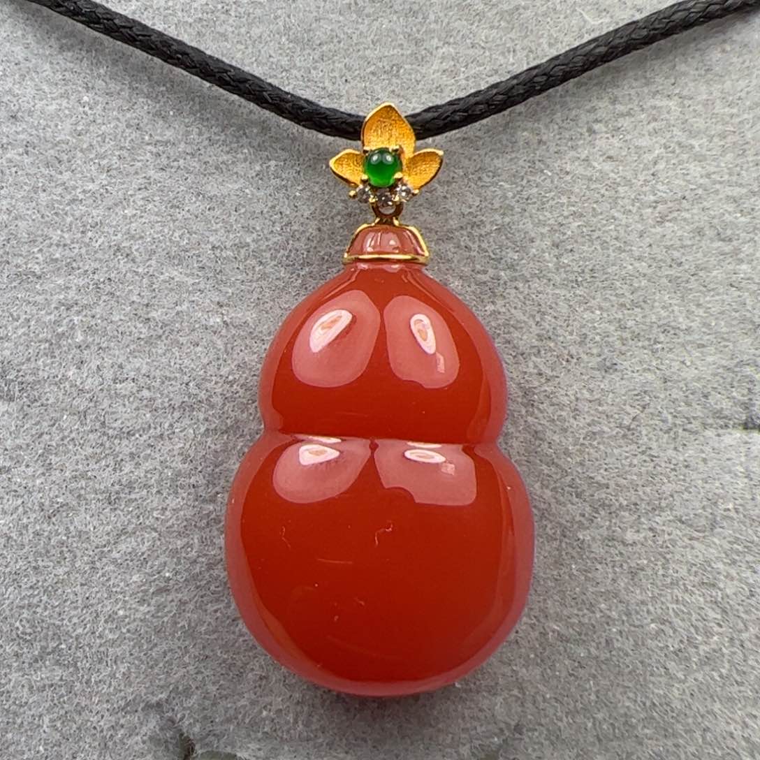 18K金镶嵌吊坠南红玛瑙