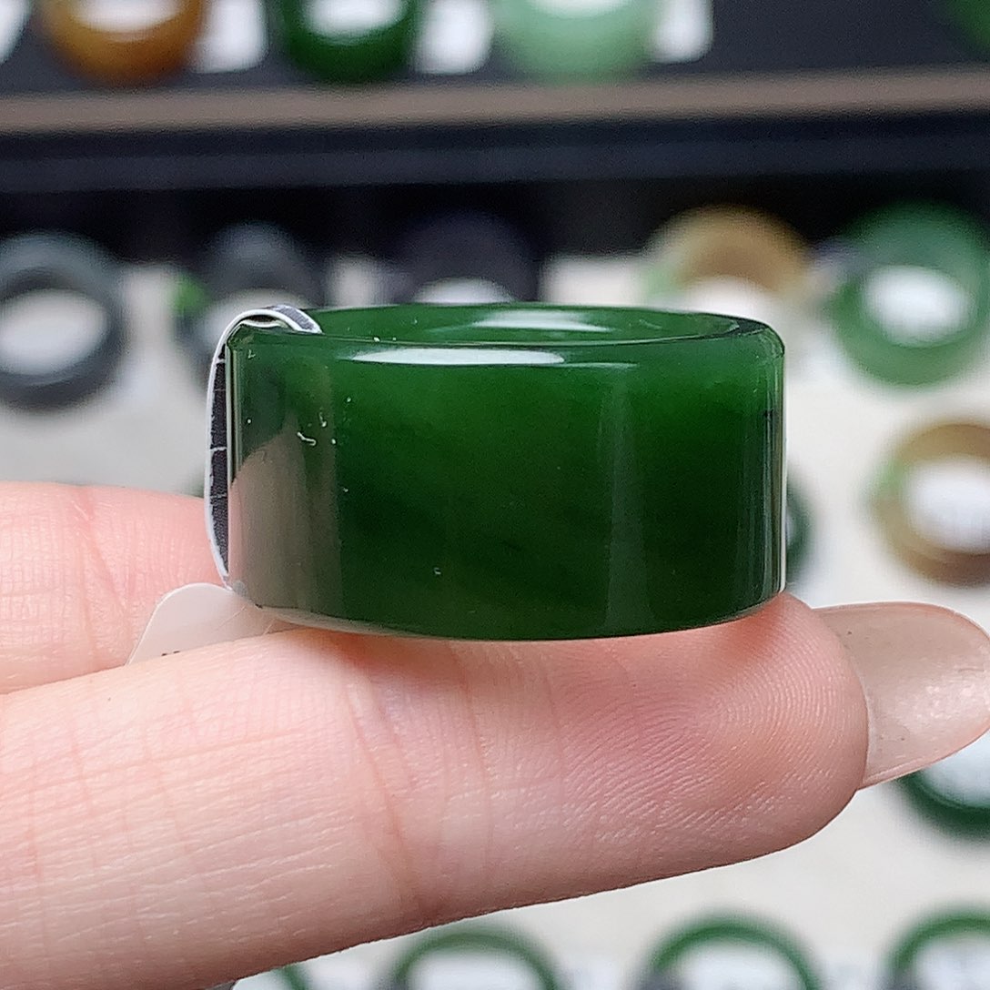 未镶嵌戒指和田玉