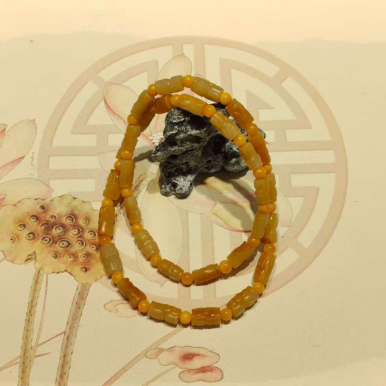 和田玉花纹珠串260