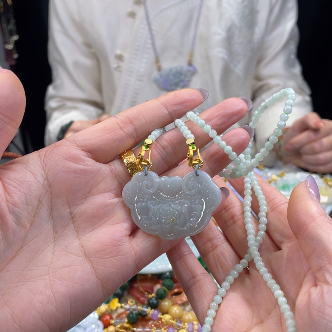 翡翠颈饰未镶嵌代编织