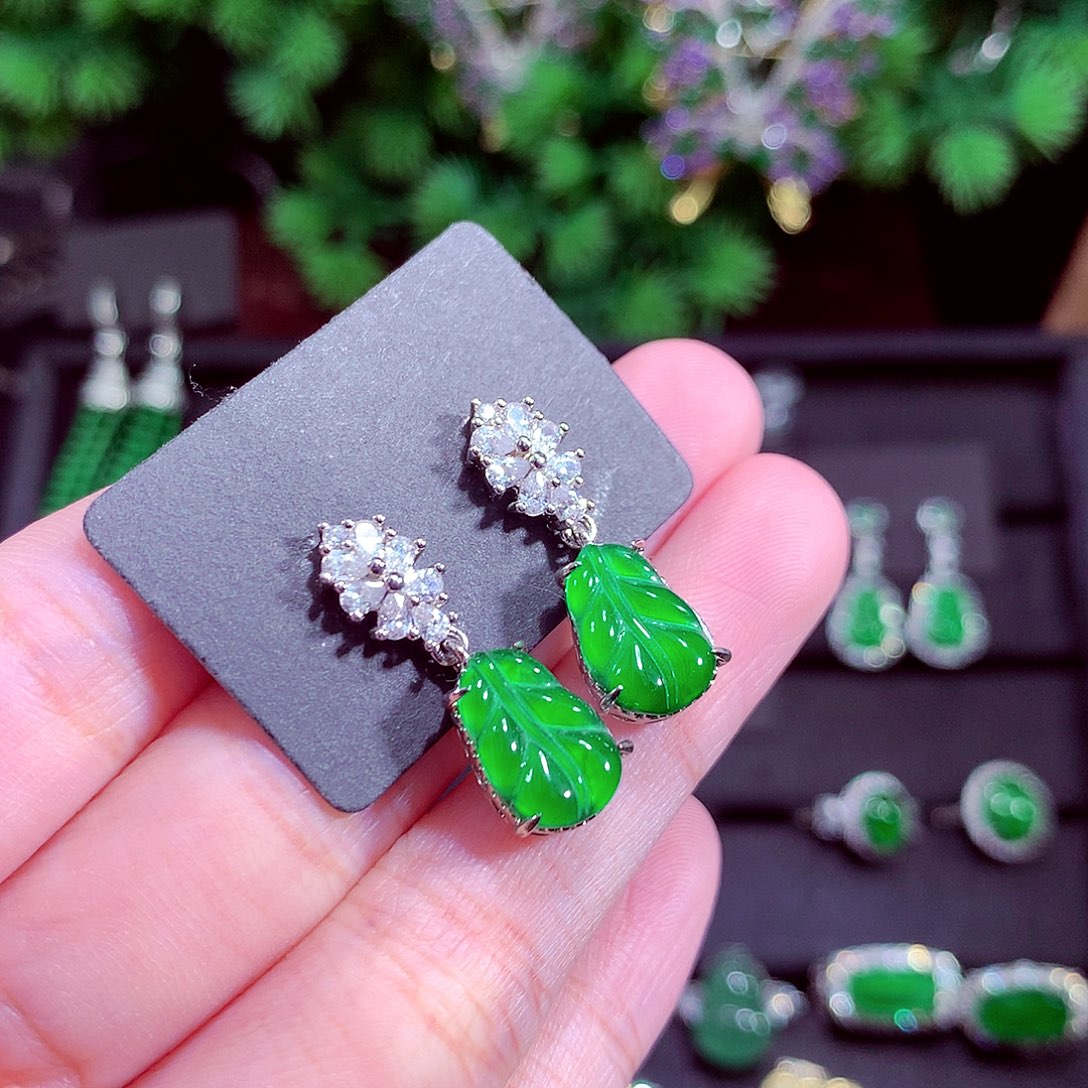 颈饰未镶嵌翡翠天然