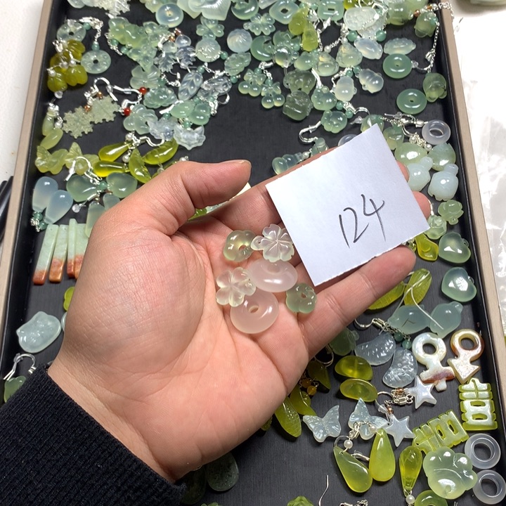 刘***柳蛇纹石玉合金耳钉