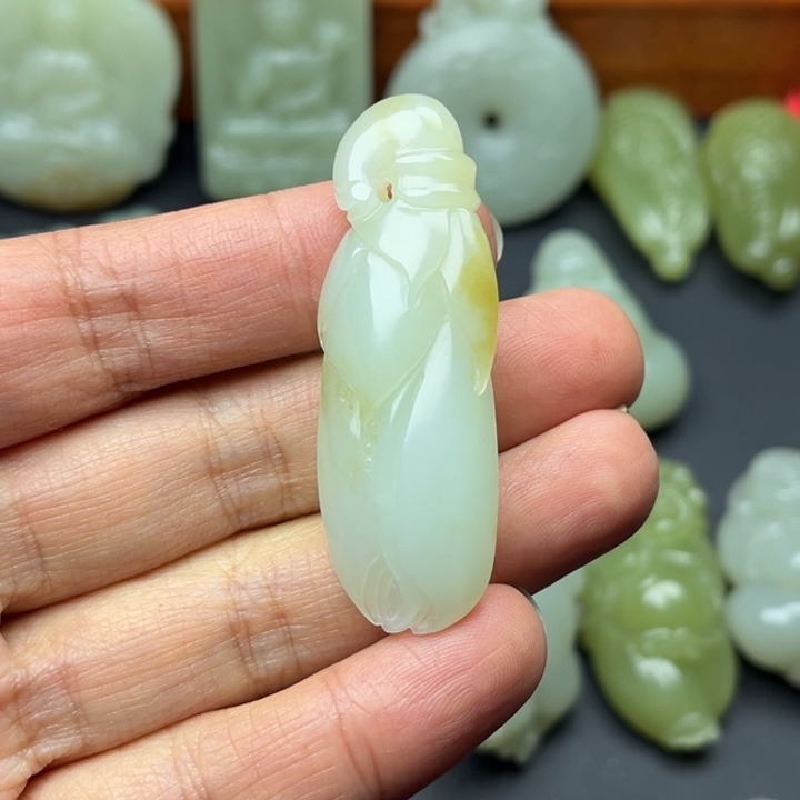 和田玉未镶嵌颈饰