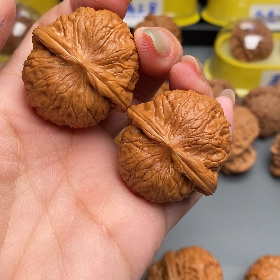 玛***丽木质类文玩核桃乾隆磨