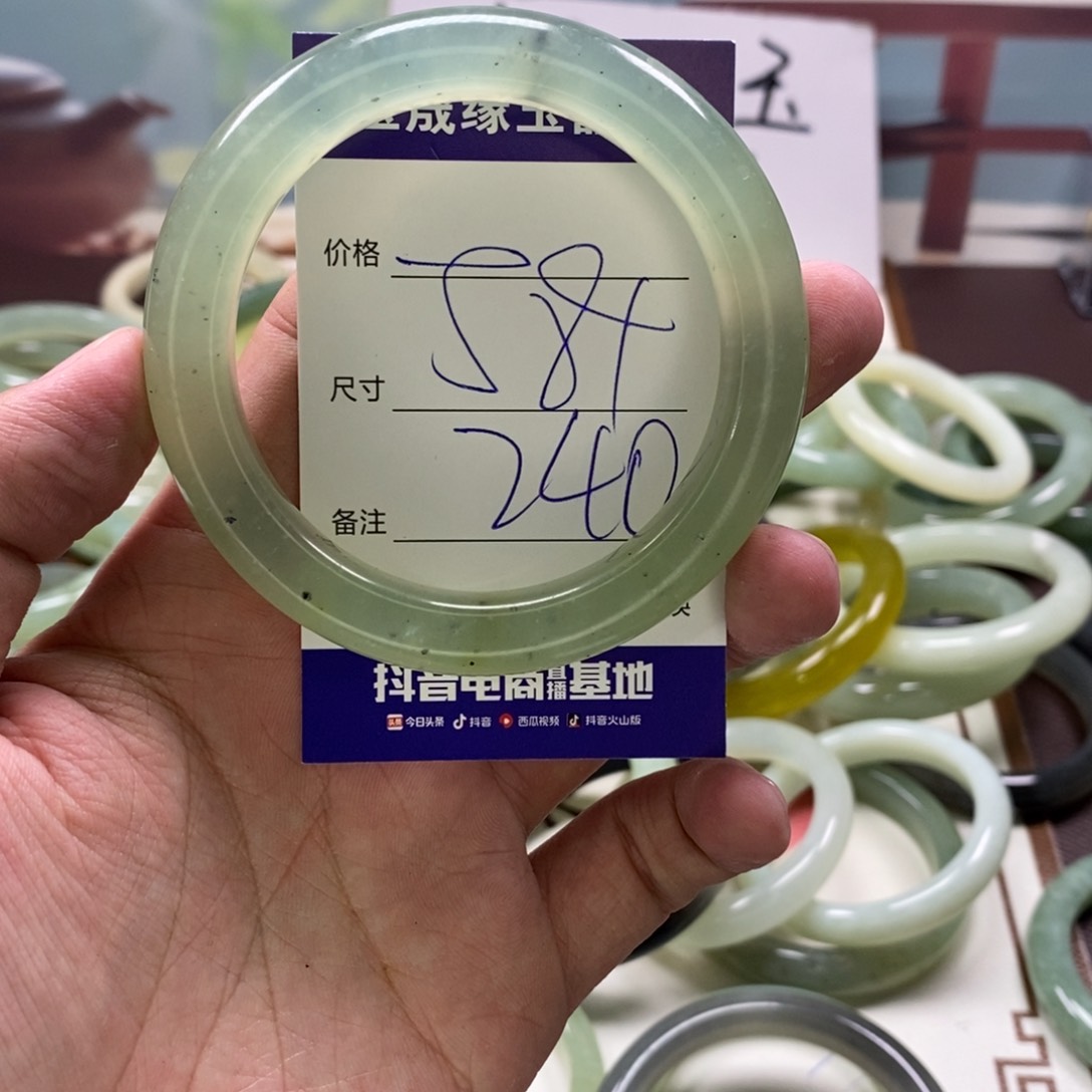 蛇纹石玉手镯未镶嵌