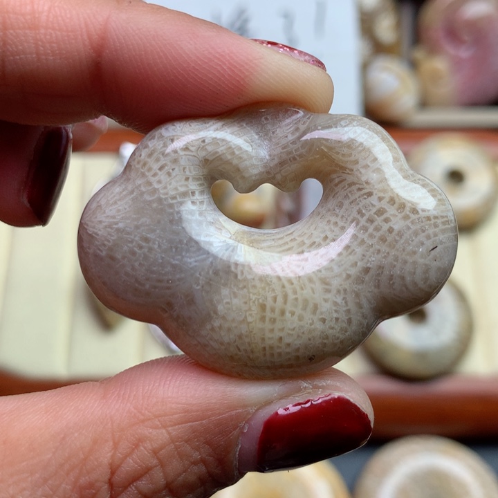 硅化珊瑚（珊瑚玉）颈饰未镶嵌