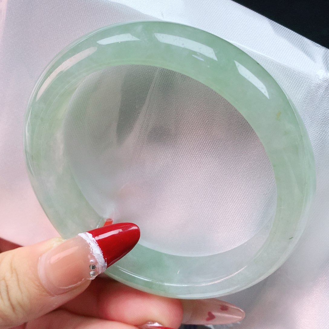 翡翠手镯未镶嵌56圈