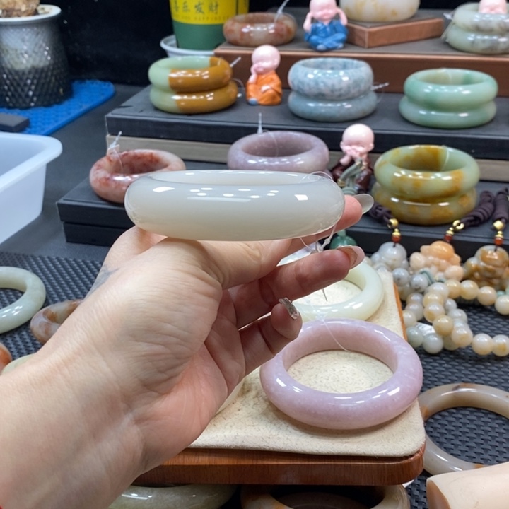 未镶嵌手镯石英岩玉玓*