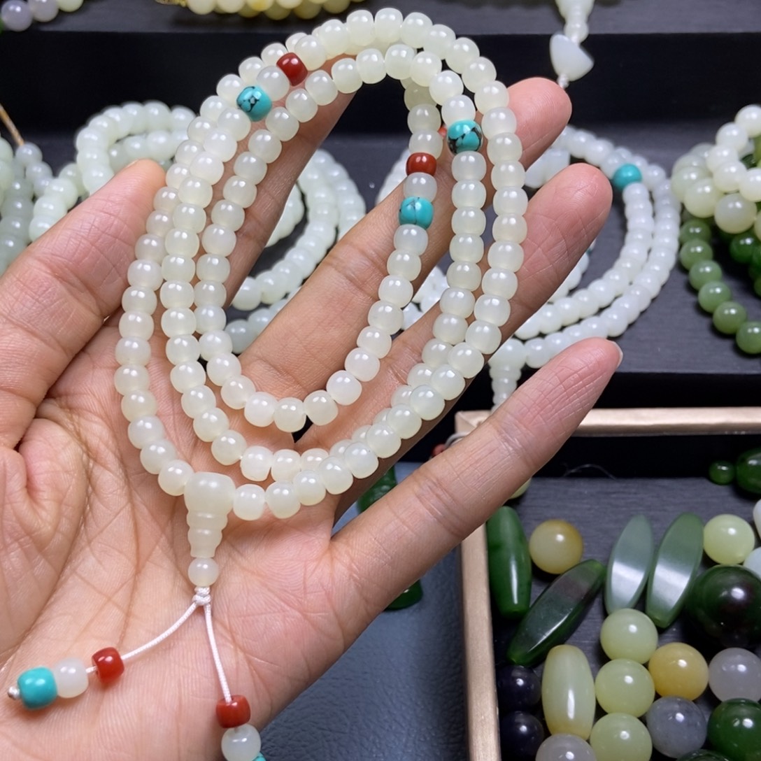 添***9和田玉未镶嵌颈饰