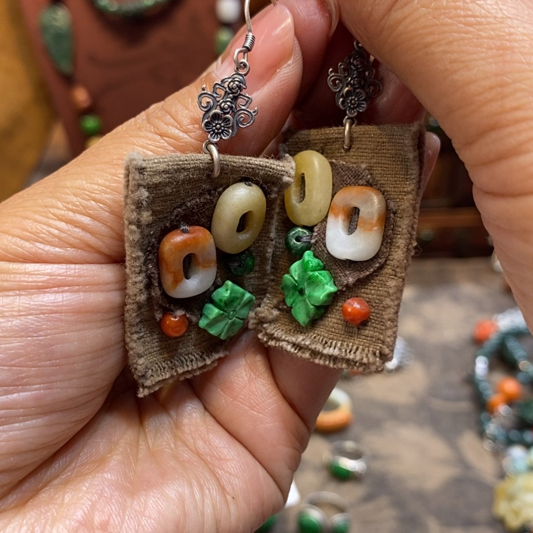 翡翠吊坠(赠链)未镶嵌