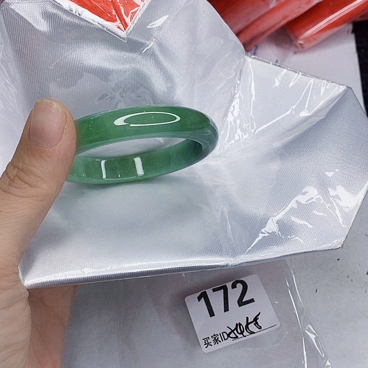 翡翠未镶嵌手镯一图一物实物为准（微瑕处理）