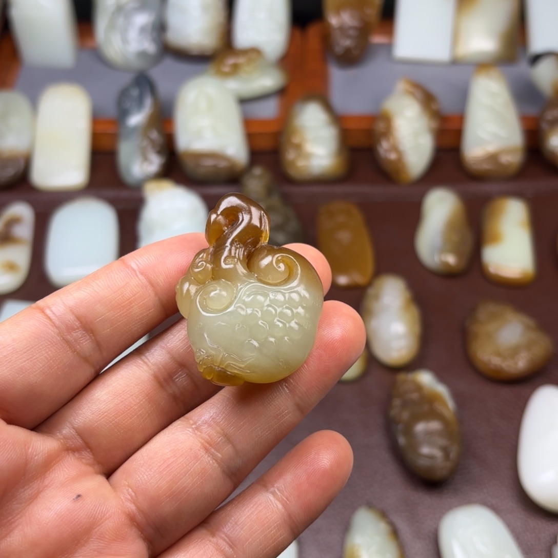 和田玉（糖玉）颈饰未镶嵌