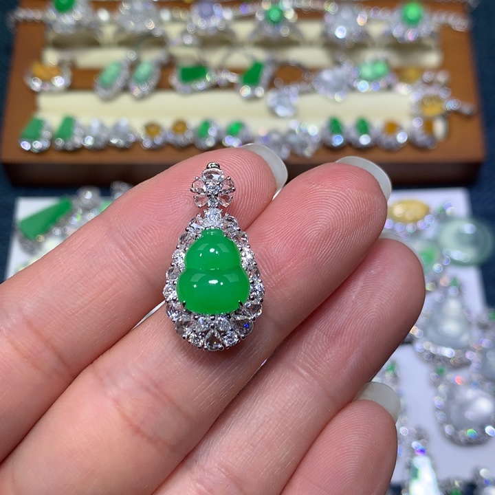 翡翠颈饰18K金镶嵌绿葫芦双用款