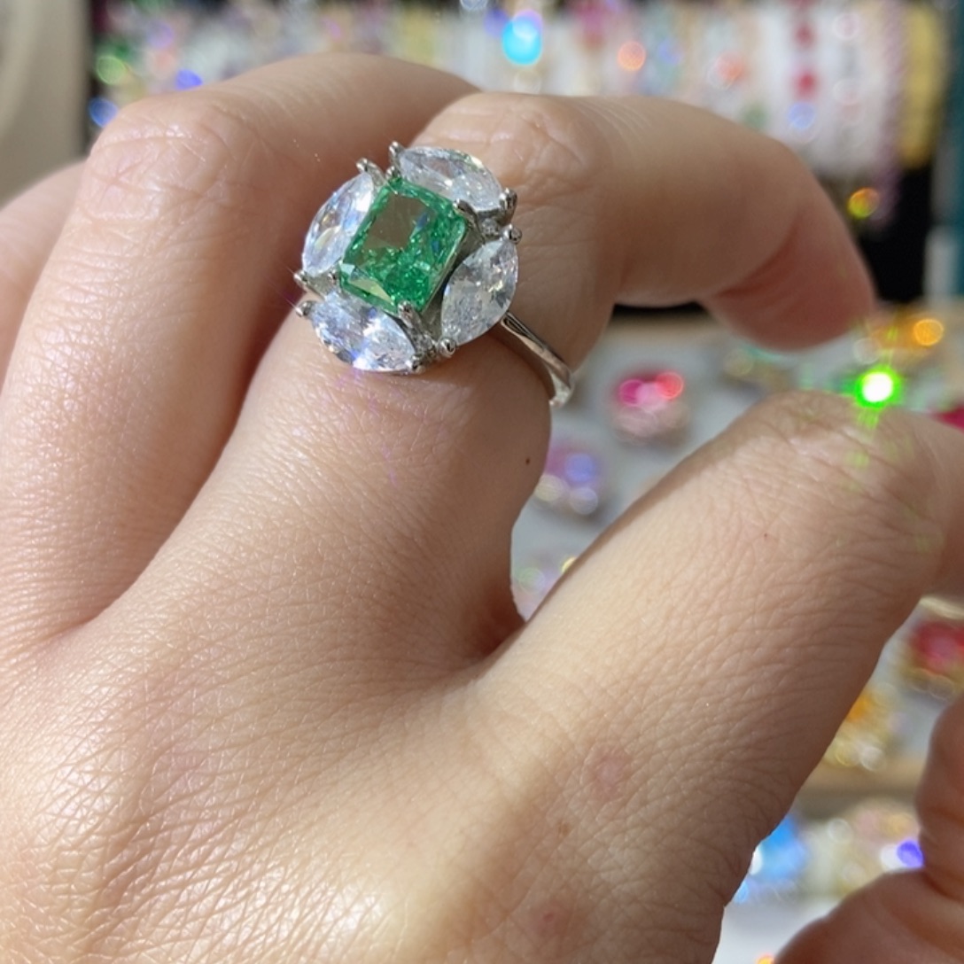 66锆石（处理）戒指