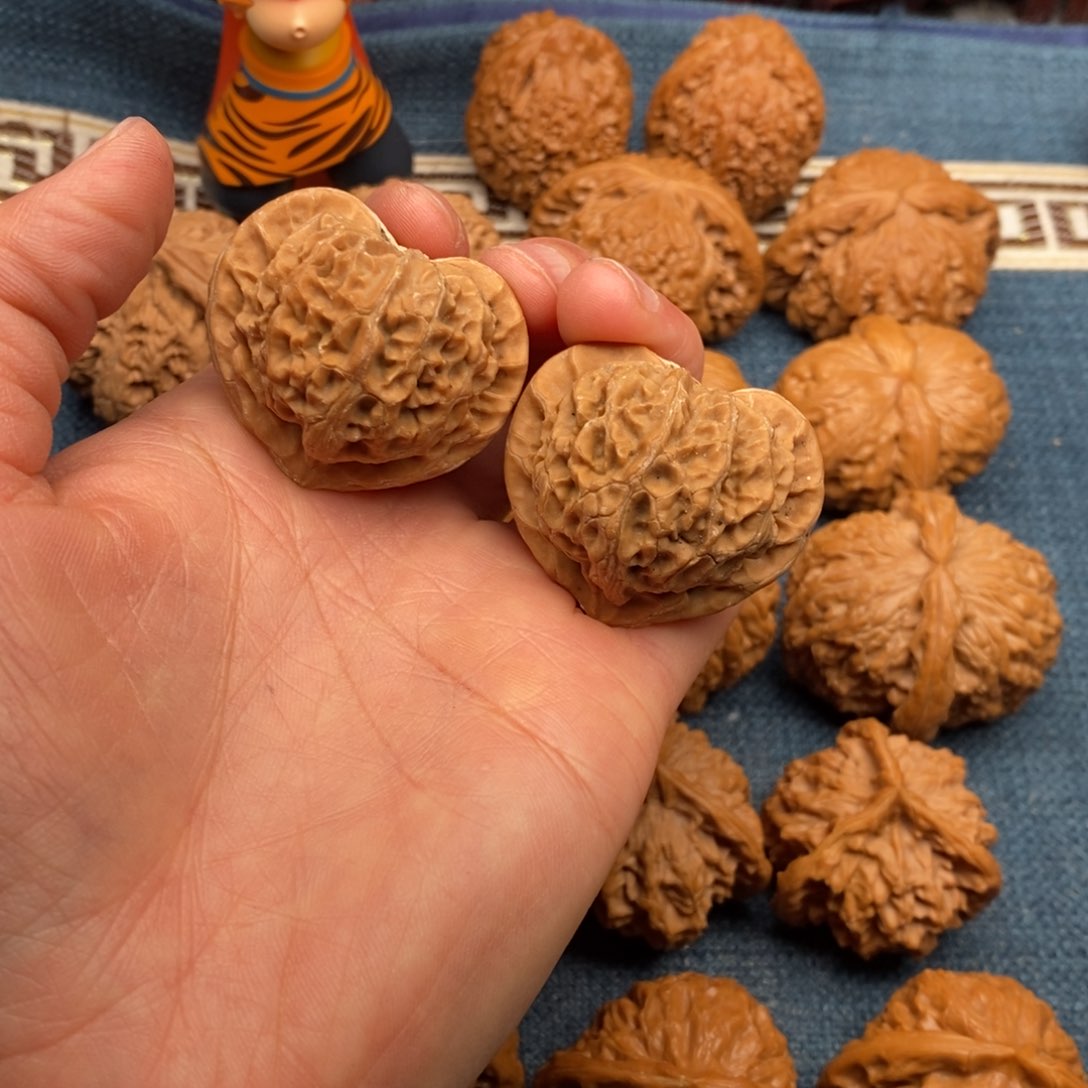 文玩核桃把件39全品六面精配桃心灯