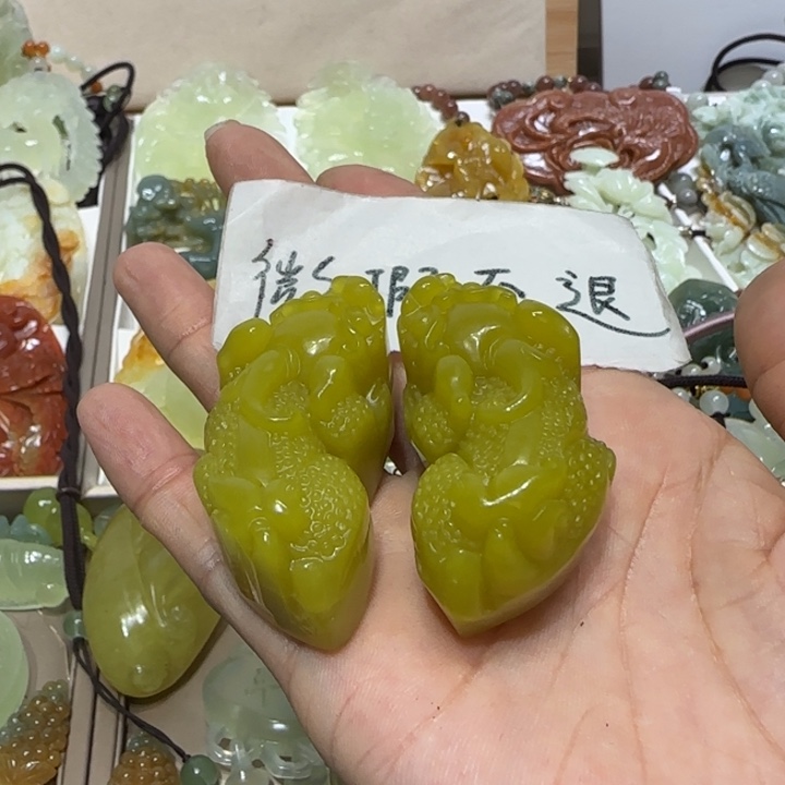 蛇纹石玉吊坠未镶嵌