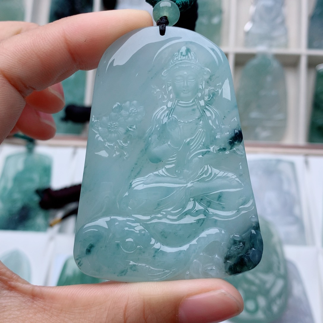 翡翠颈饰未镶嵌晨*