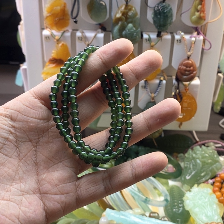 未镶嵌蛇纹石玉颈饰