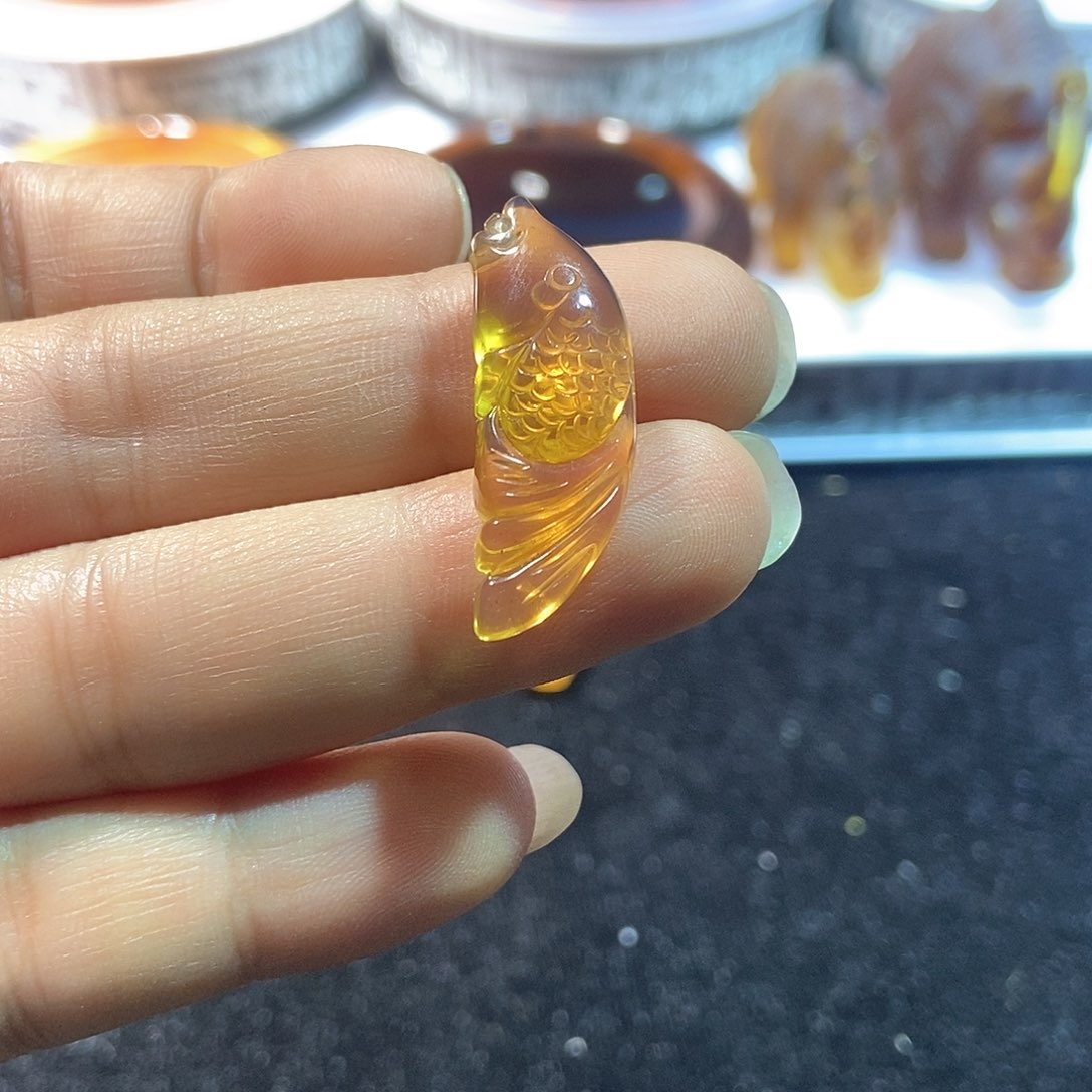 未镶嵌颈饰琥珀缅甸天然琥珀吊坠