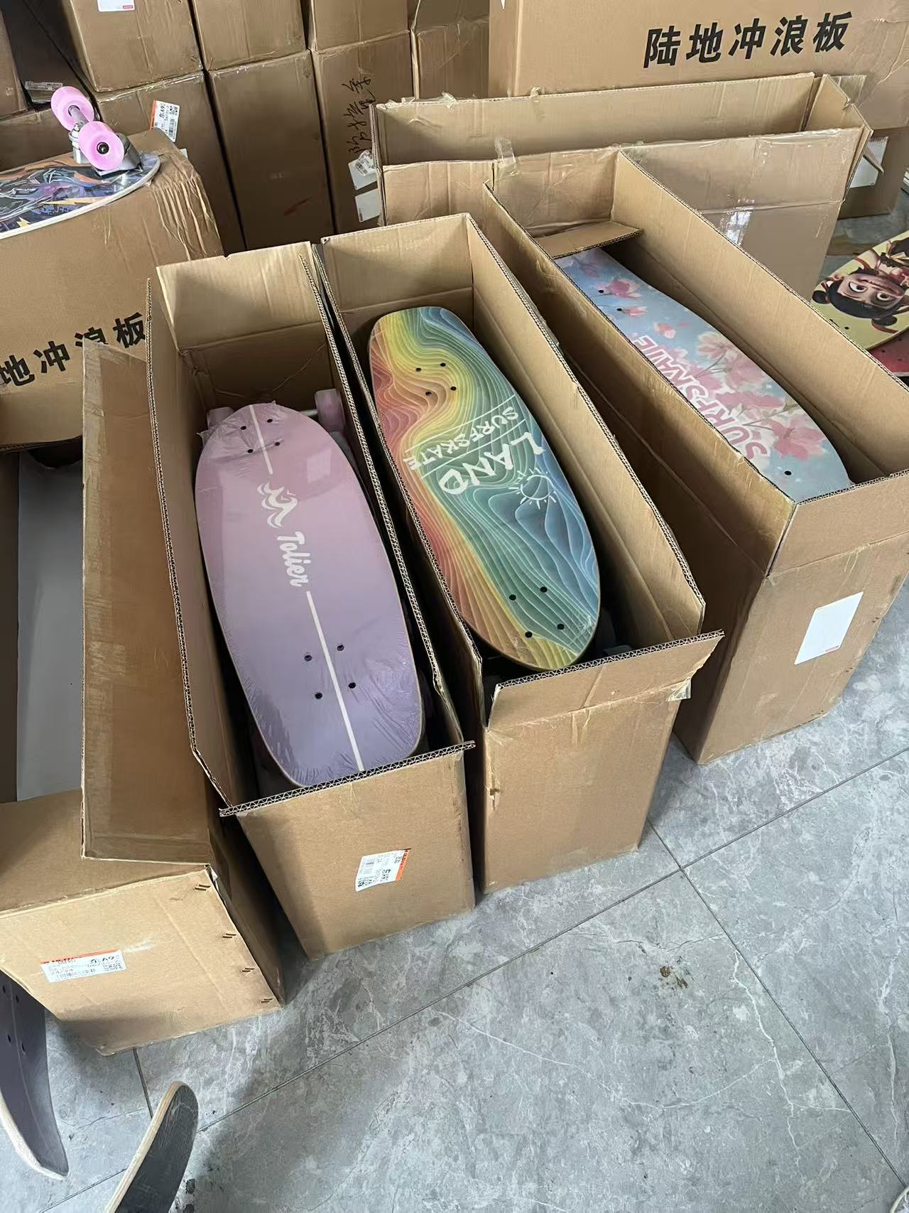 免蹬地陆地冲浪板弹簧桥适合初学者成人刷街代步四轮滑板