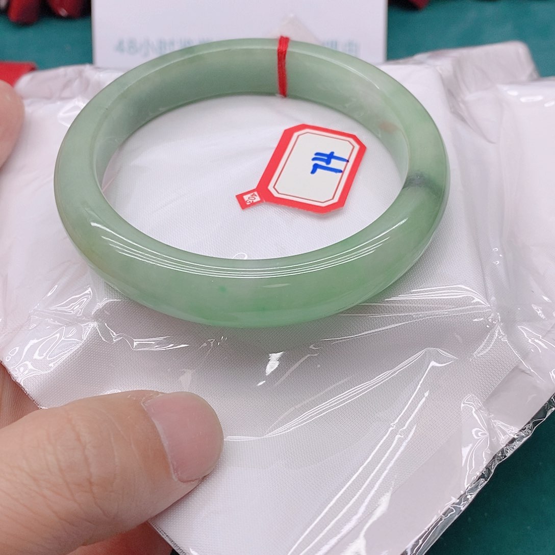 翡翠手镯未镶嵌8*后74444444444