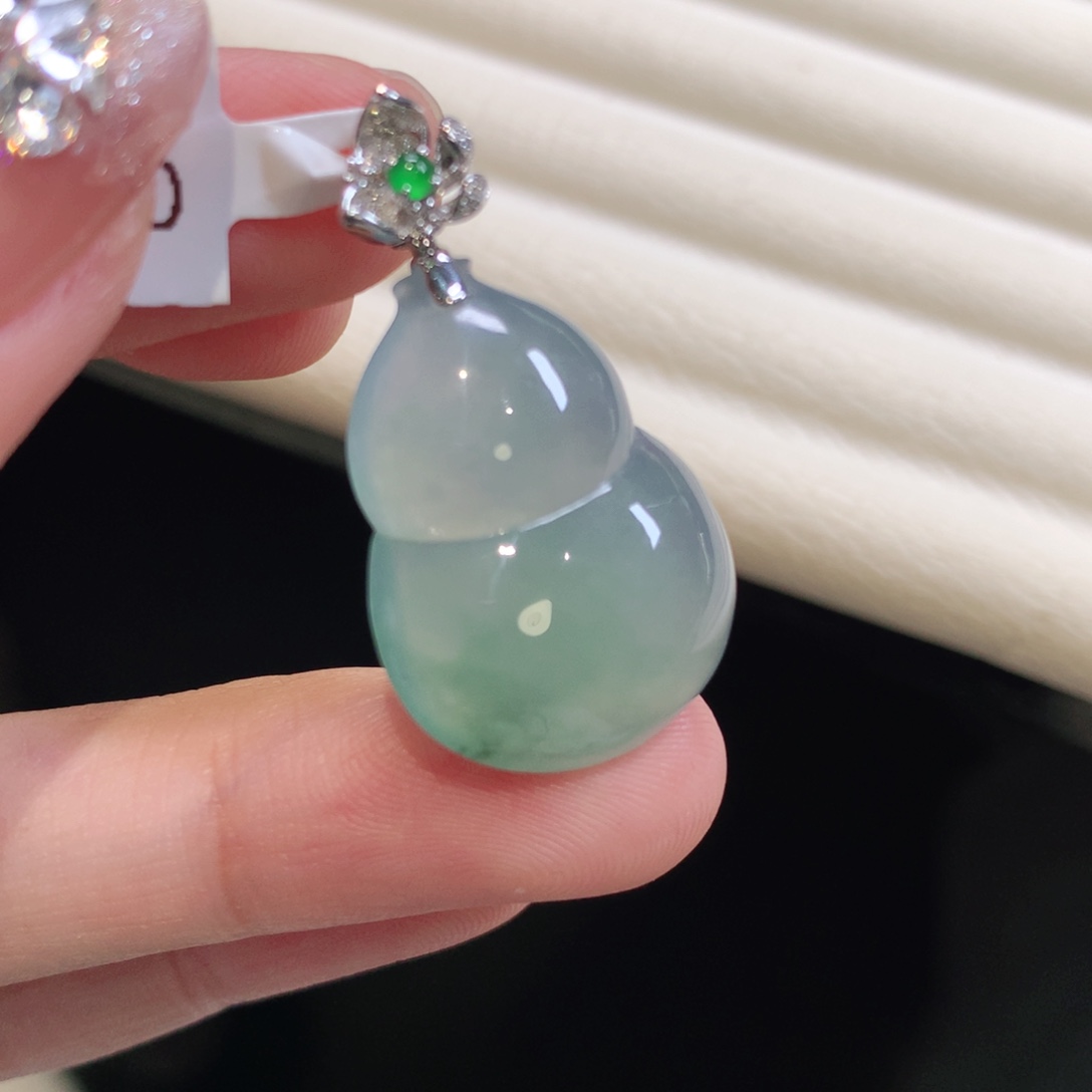 翡翠颈饰18K金镶嵌葫芦