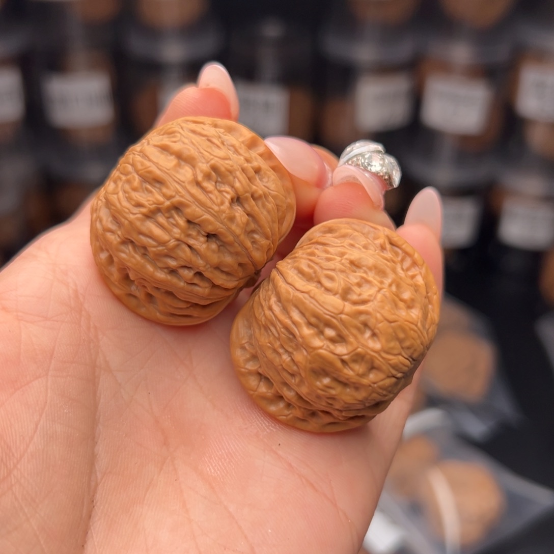 文玩核桃吊坠栗***、铁锤