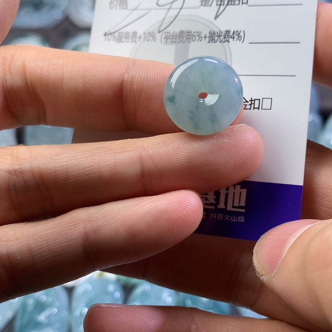 翡翠颈饰未镶嵌吊坠