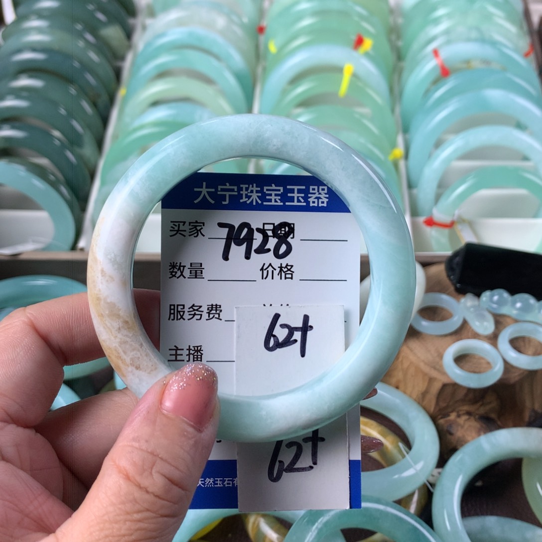 蛇纹石玉手镯未镶嵌7928