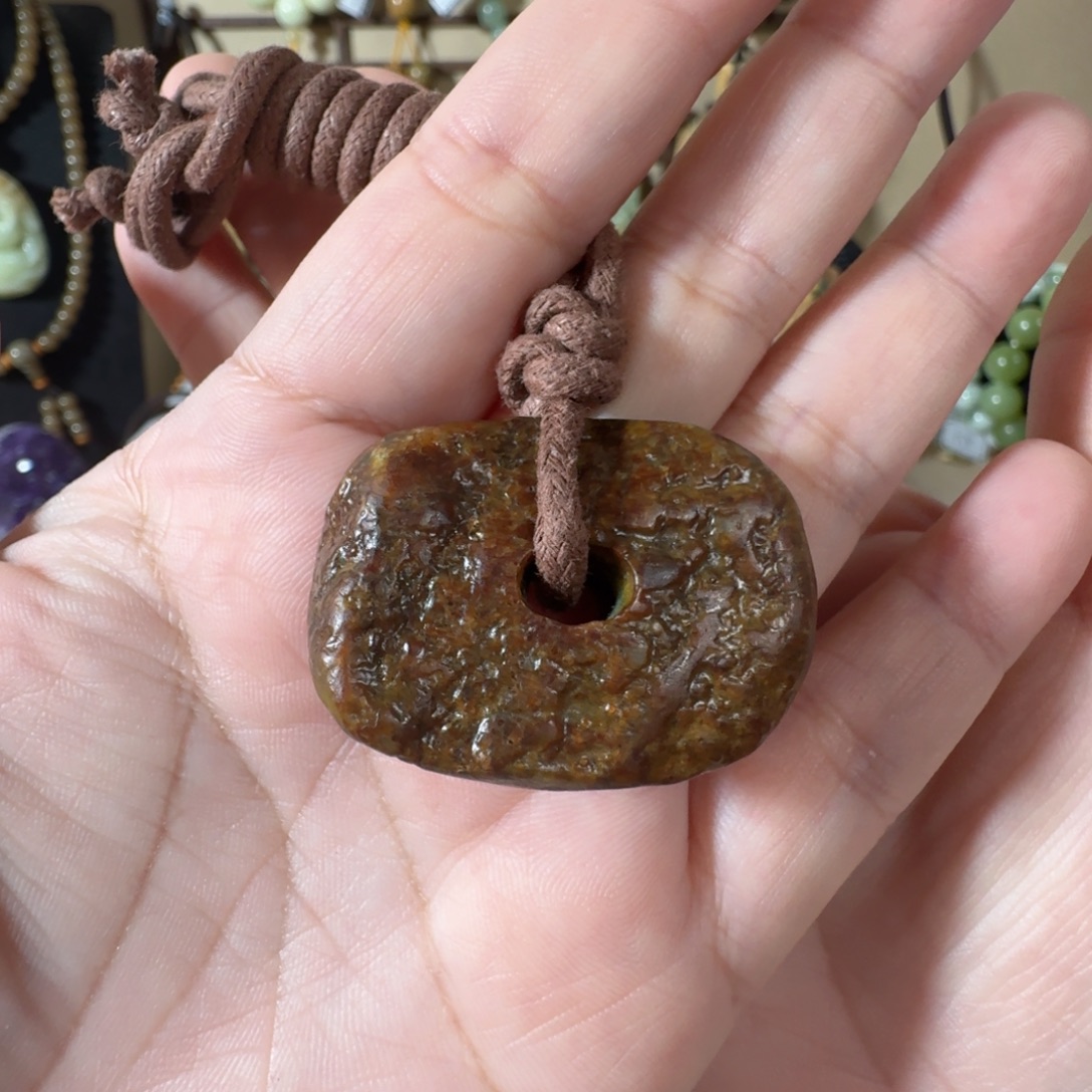 岫岩河磨玉（透闪石质玉）未镶嵌颈饰