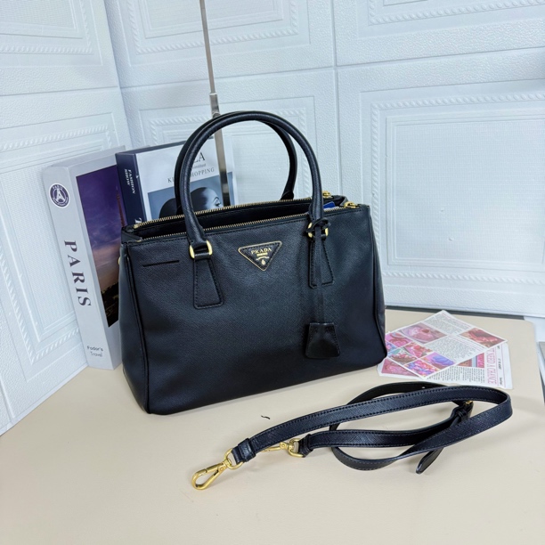 95新 Prada/普拉达 黑色杀手小号30底长斜挎包