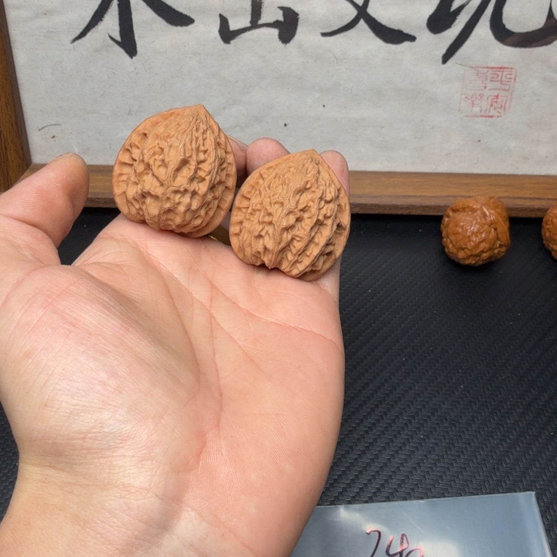 榴***奶吊坠文玩核桃金牛货头37  240