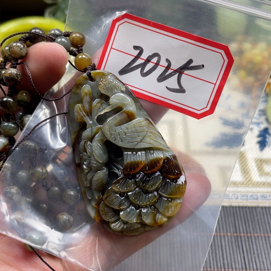 蛇纹石玉颈饰未镶嵌