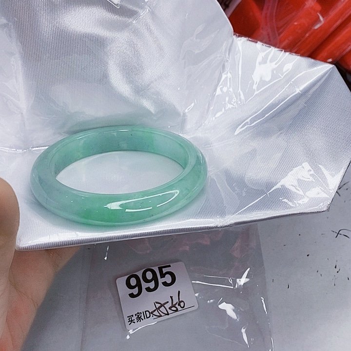 翡翠未镶嵌手镯一图一物实物为准（微瑕处理）