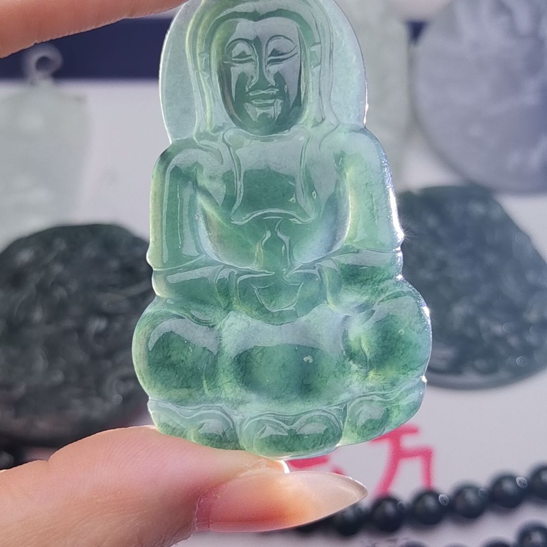 翡翠颈饰未镶嵌天然的A货翡翠