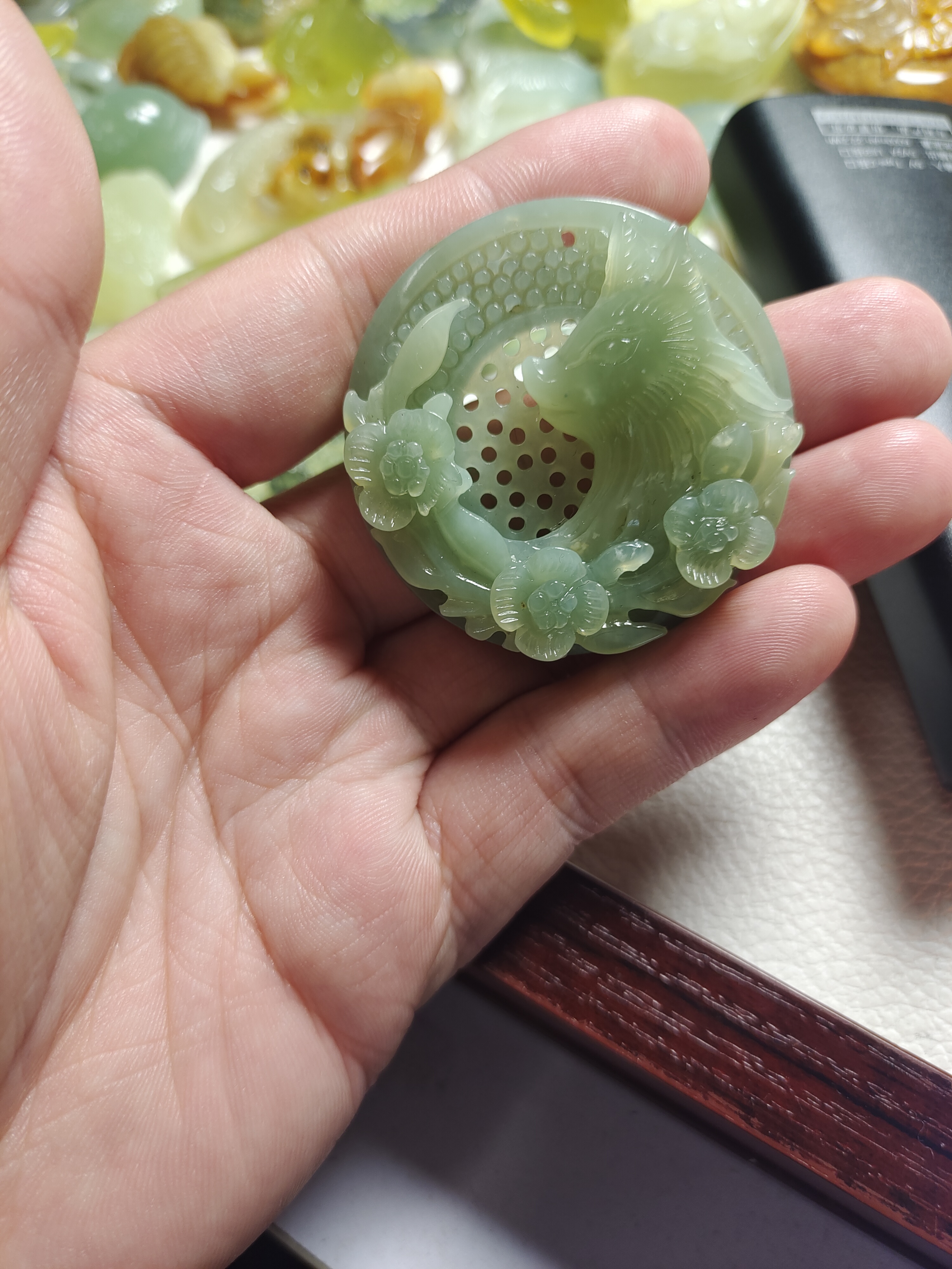 天然花玉  手工雕刻  狐狸