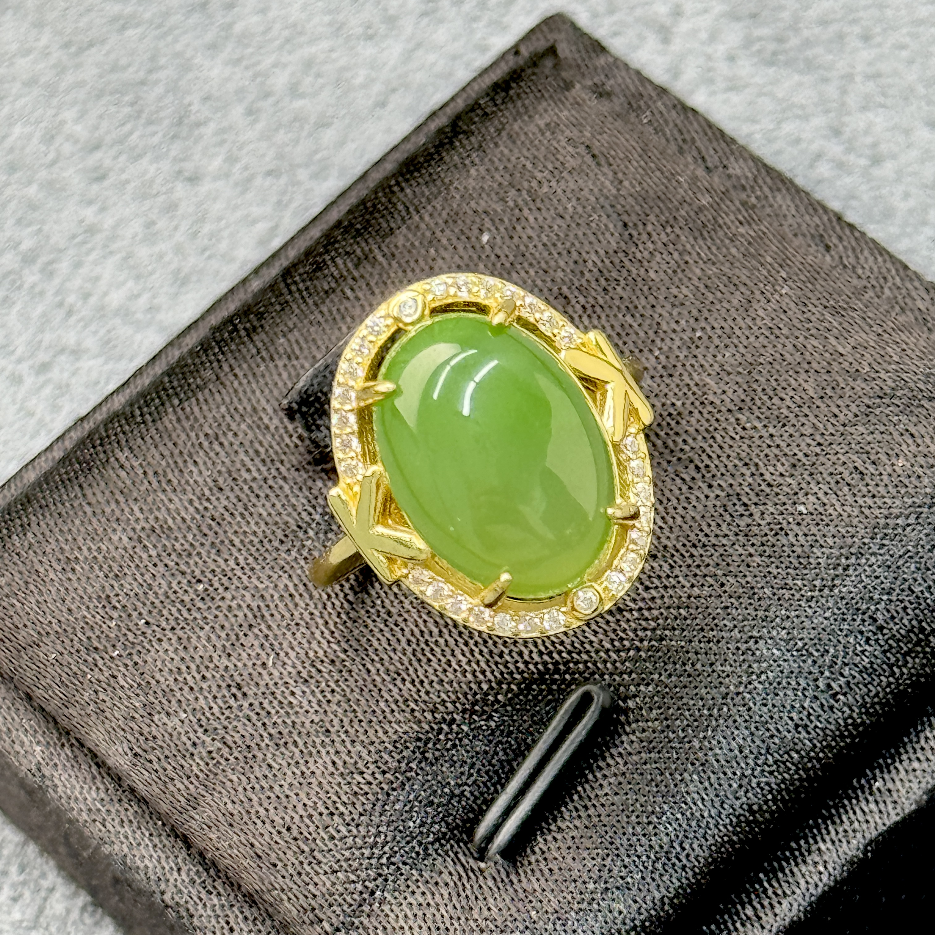 约10*14mm和田玉碧玉蛋形S925银镶嵌四爪戒指