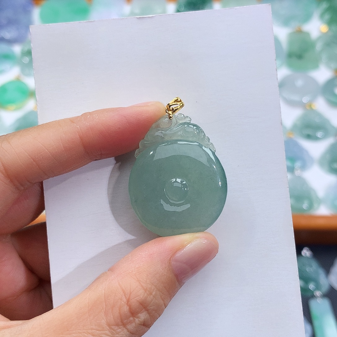 翡翠18K金镶嵌颈饰翡翠吊坠