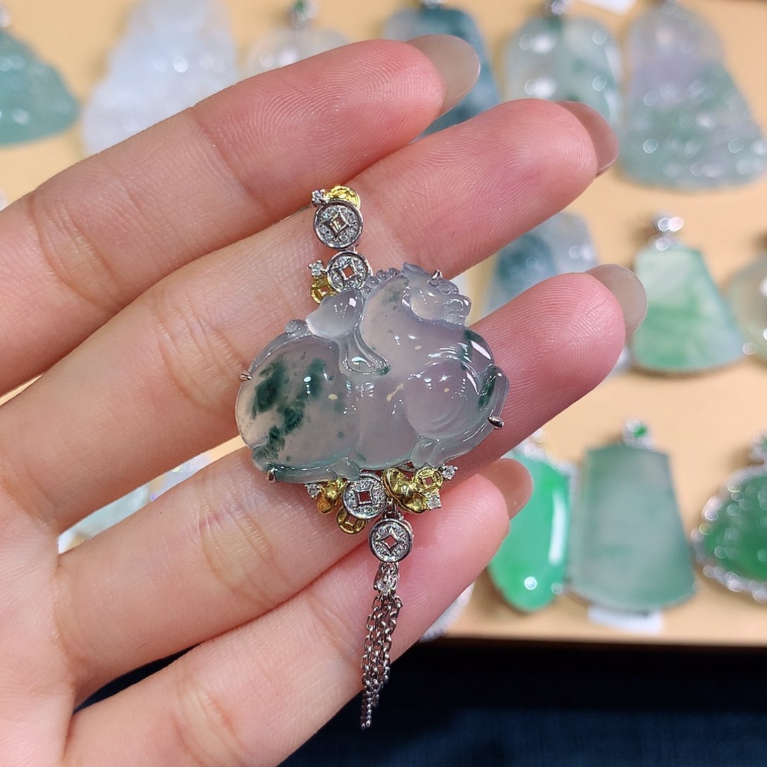 翡翠吊坠(不含链)18K金镶嵌