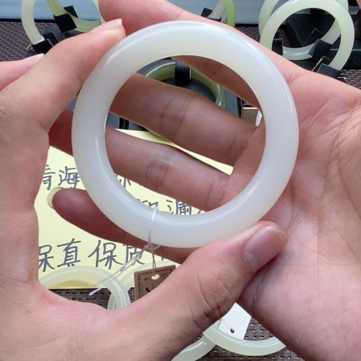 和田玉（糖玉）手镯未镶嵌