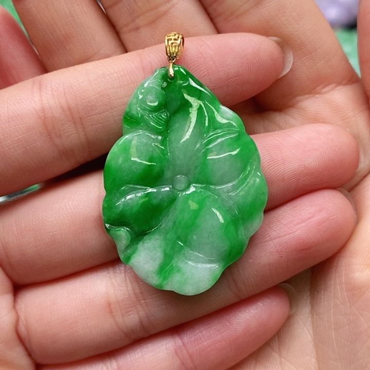 翡翠颈饰未镶嵌金****计吊坠