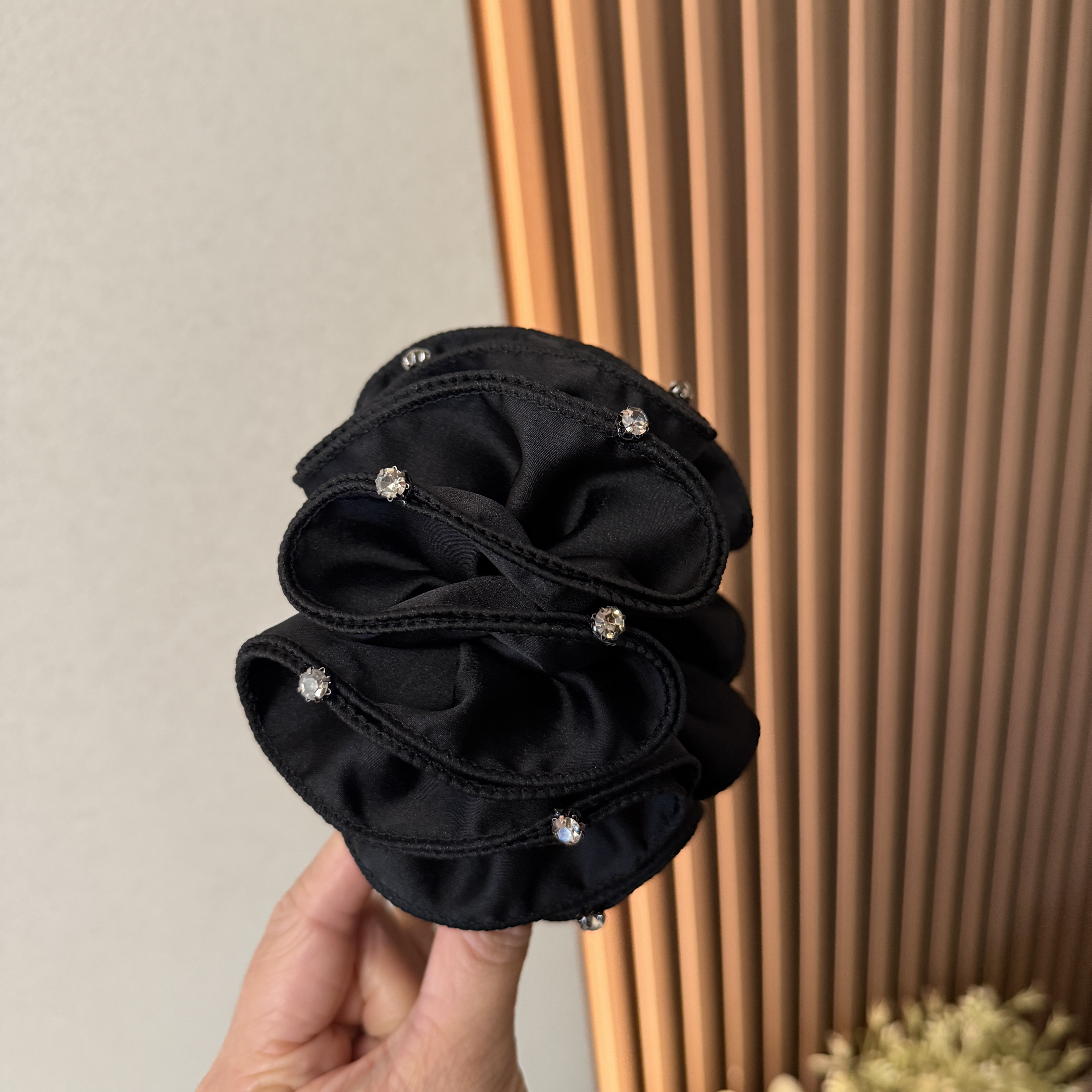 千金风点钻香蕉夹发夹缎面轻奢小香风灰色