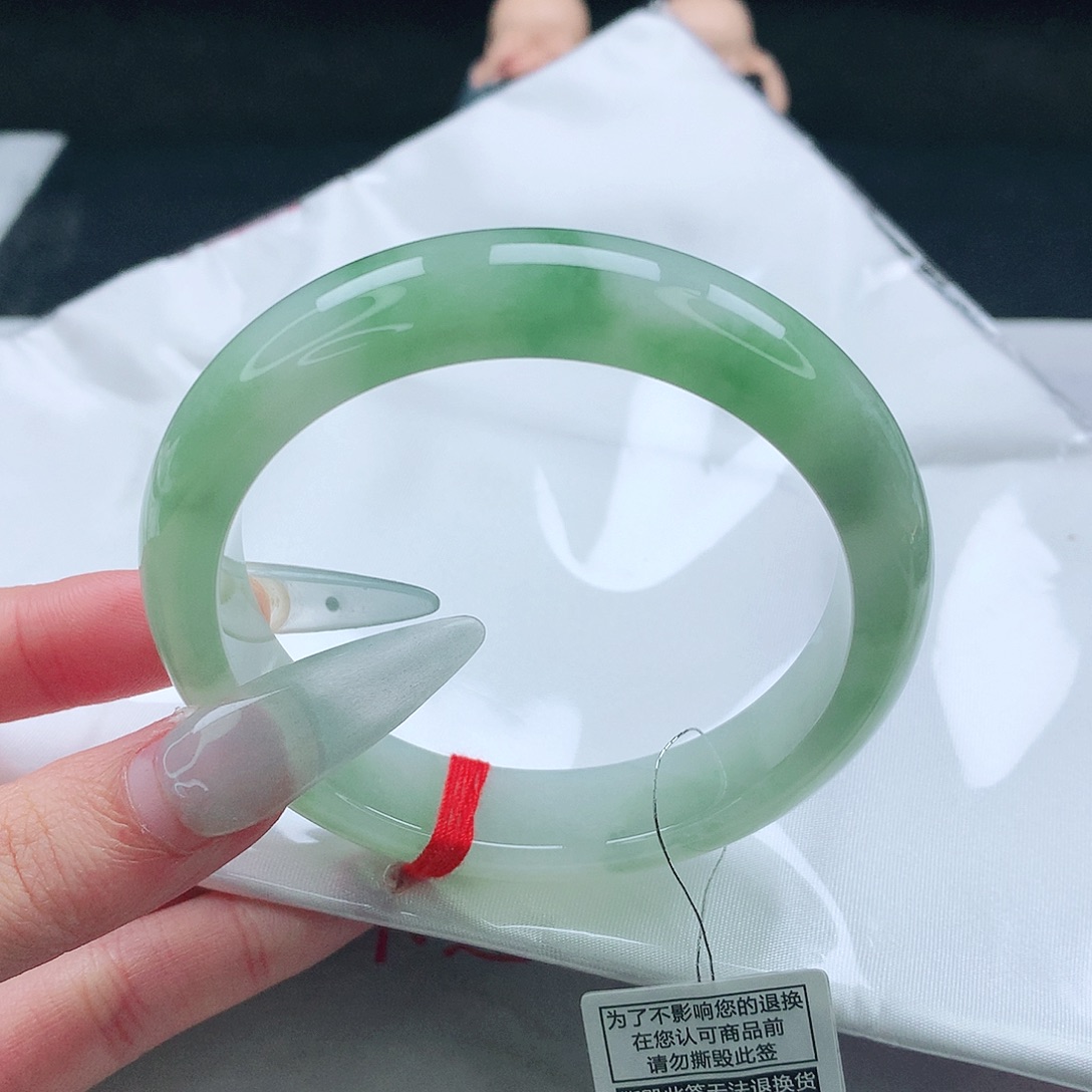 璇***咪翡翠手镯未镶嵌57.5圈