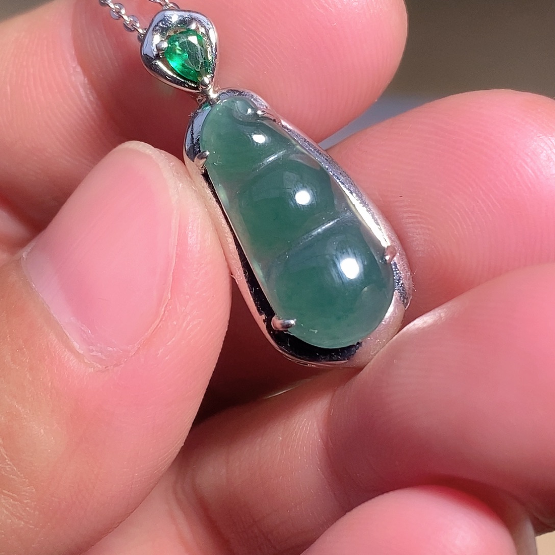 翡翠未镶嵌颈饰009