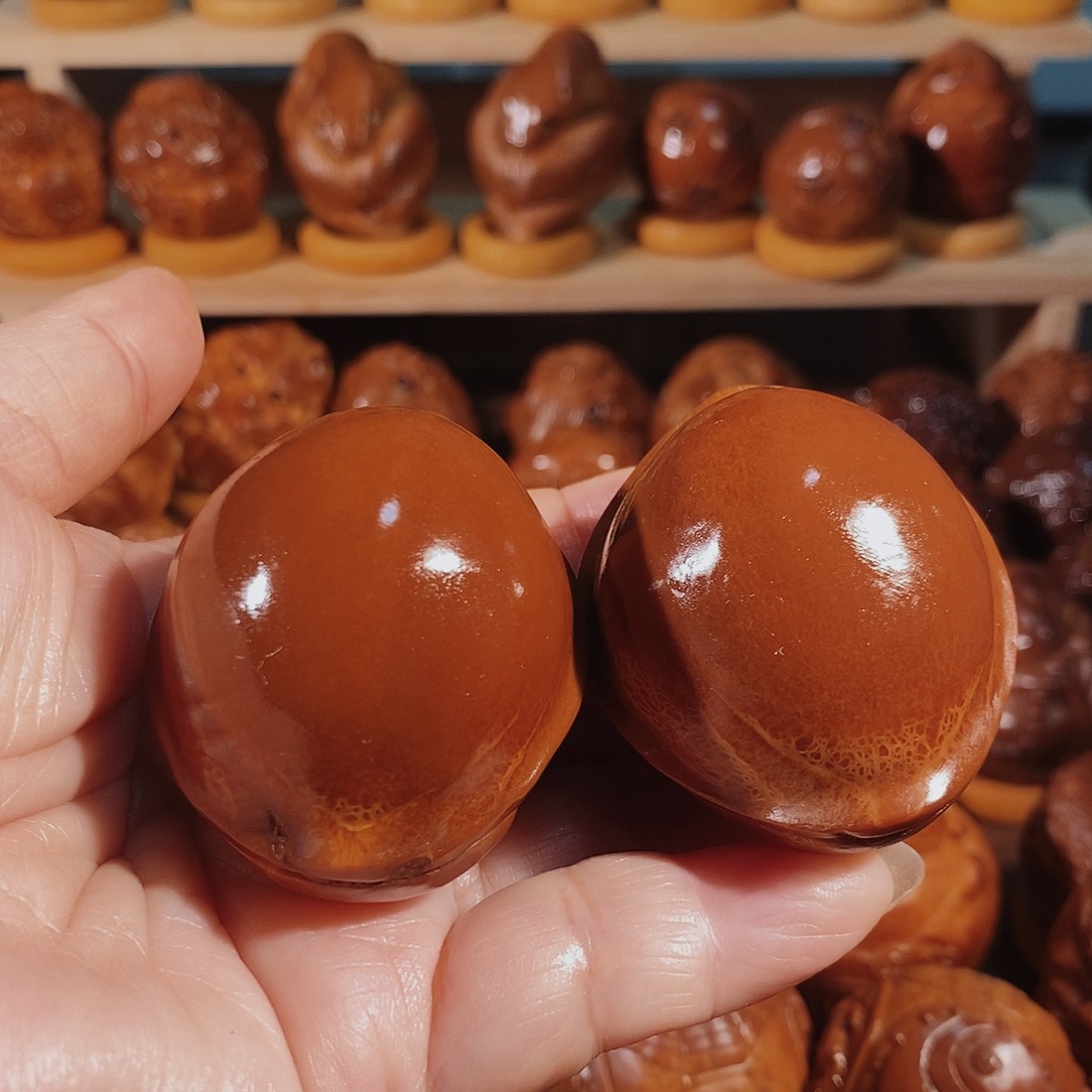 橄榄核把件?****核雕元宝富甲一对