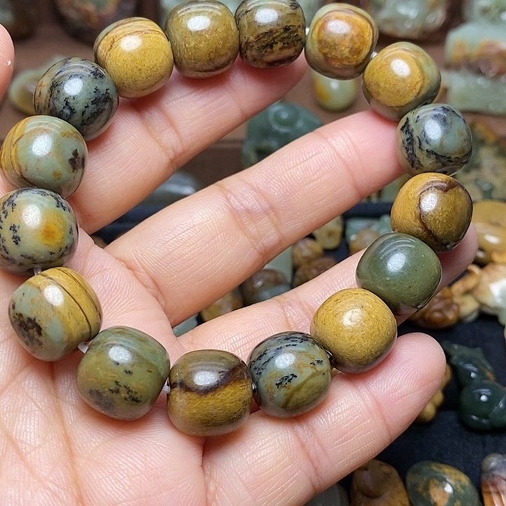 用***4岫岩河磨玉（透闪石质玉）未镶嵌颈饰